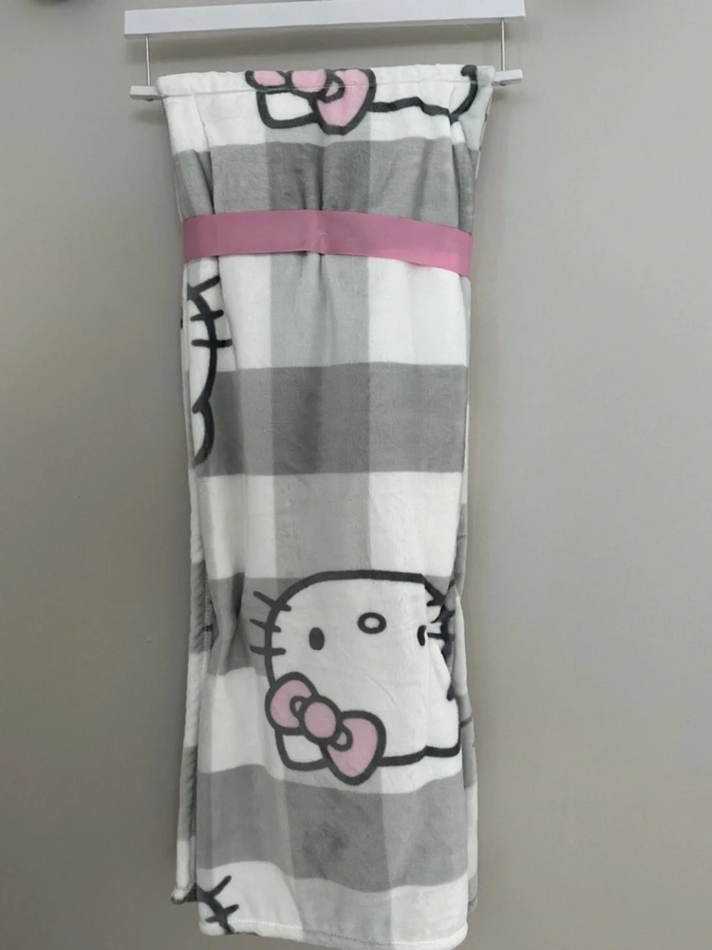 Hello Kitty Plush Throw Blanket Pink Bow Gray White Gingham Check 50”x70”